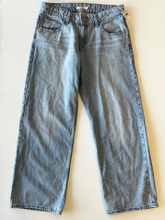 Load image into Gallery viewer, Levi Pants Size Large (31)
