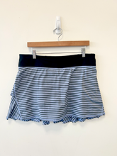 Load image into Gallery viewer, Lulu Lemon Athletic Shorts Size 9/10
