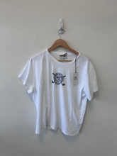 Load image into Gallery viewer, Abercrombie &amp; Fitch T-Shirt Size Extra Large
