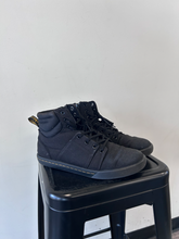 Load image into Gallery viewer, Dr Martens Boots Womens 9
