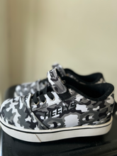 Load image into Gallery viewer, Womens Athletic Shoes Womens 5
