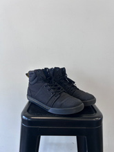 Load image into Gallery viewer, Dr Martens Boots Womens 9
