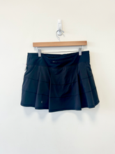 Load image into Gallery viewer, Lulu Lemon Athletic Shorts Size Large
