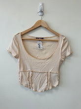 Load image into Gallery viewer, Urban Outfitters ( U ) Short Sleeve Top Size Medium
