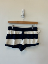 Load image into Gallery viewer, Edikted Shorts Size Small
