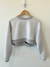 Load image into Gallery viewer, Nike Sweatshirt Size Extra Small
