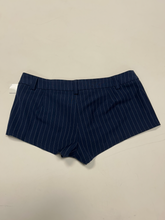 Load image into Gallery viewer, Edikted Shorts Size Medium
