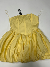 Load image into Gallery viewer, Fashion Nova Dress Size Large
