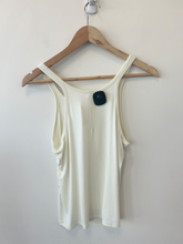 Load image into Gallery viewer, Lulu Lemon Athletic Top Size Small
