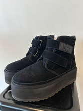 Load image into Gallery viewer, Uggs Boots Womens 10
