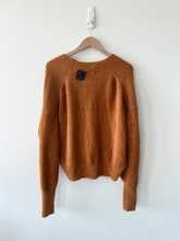 Load image into Gallery viewer, Urban Outfitters ( U ) Sweater Size Small
