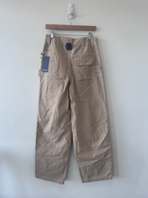 Load image into Gallery viewer, True Religion Pants Size 30
