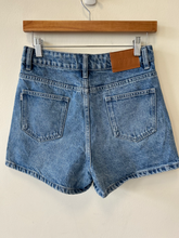 Load image into Gallery viewer, Princess Polly Shorts Size 7/8
