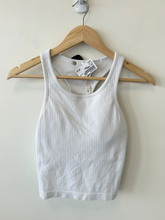 Load image into Gallery viewer, Lulu Lemon Athletic Top Size Large
