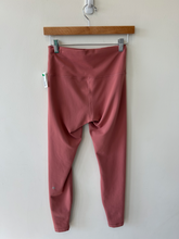 Load image into Gallery viewer, Lulu Lemon Athletic Pants Size 7/8 (29)
