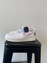 Load image into Gallery viewer, Nike Womens Athletic Shoes Womens 9

