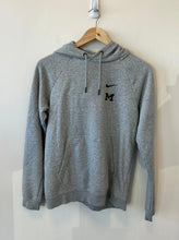Load image into Gallery viewer, Nike Sweatshirt Size Small
