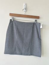 Load image into Gallery viewer, Forever 21 Short Skirt Size Large

