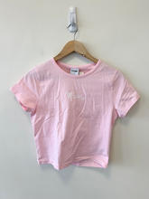 Load image into Gallery viewer, Gym Shark Athletic Top Size Small
