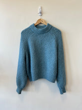 Load image into Gallery viewer, Universal Thread Sweater Size Large
