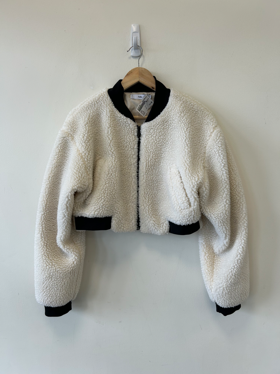 Adika Outerwear Size Small