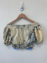 Load image into Gallery viewer, Urban Outfitters ( U ) Short Sleeve Top Size Medium
