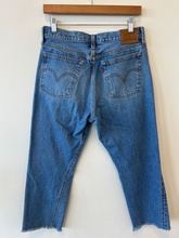 Load image into Gallery viewer, Levi Denim Size 9/10 (30)
