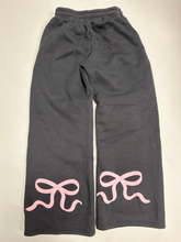 Load image into Gallery viewer, Edikted Athletic Pants Size Extra Small
