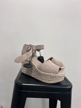 Load image into Gallery viewer, Marc Fisher Dress Shoes Womens 10
