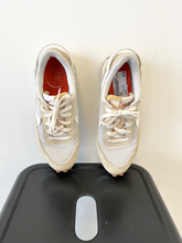 Load image into Gallery viewer, Nike Womens Athletic Shoes Womens 8
