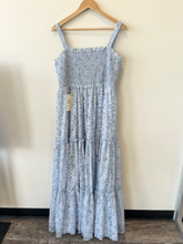 Load image into Gallery viewer, Maxi Dress Size Large
