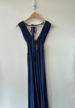 Load image into Gallery viewer, Maxi Dress Size Small
