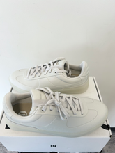 Load image into Gallery viewer, Casual Shoes 9
