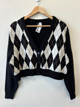 Load image into Gallery viewer, Divided Sweater Size Extra Large
