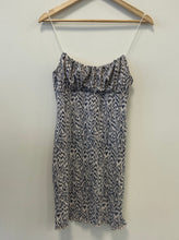 Load image into Gallery viewer, Urban Outfitters ( U ) Dress Size Medium

