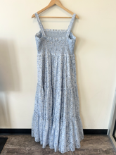 Load image into Gallery viewer, Maxi Dress Size Large
