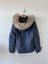 Load image into Gallery viewer, Tna Heavy Outerwear Size Medium
