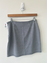 Load image into Gallery viewer, Forever 21 Short Skirt Size Large
