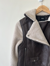 Load image into Gallery viewer, Bdg Heavy Outerwear Size Small

