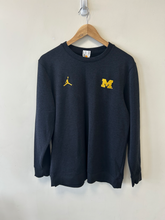 Load image into Gallery viewer, Jordan Sweatshirt Size Small
