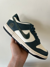 Load image into Gallery viewer, Nike Casual Shoes Womens 7
