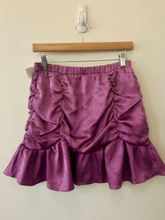 Load image into Gallery viewer, Wild Fable Short Skirt Size Medium
