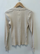 Load image into Gallery viewer, Aerie Long Sleeve Top Size Medium

