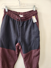 Load image into Gallery viewer, Nike Athletic Pants Size Small
