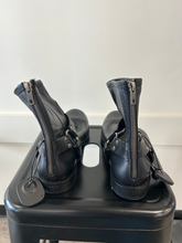 Load image into Gallery viewer, Frye Boots Womens 9.5
