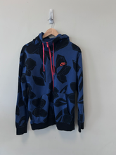 Load image into Gallery viewer, Nike Sweatshirt Size Medium
