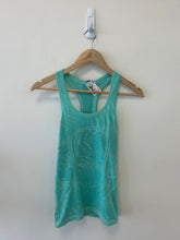 Load image into Gallery viewer, Lulu Lemon Athletic Top Size Small
