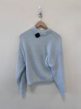 Load image into Gallery viewer, Abercrombie &amp; Fitch Sweater Size Medium
