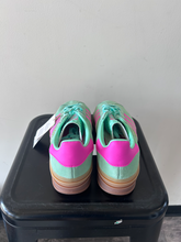 Load image into Gallery viewer, Adidas Womens Athletic Shoes Womens 7

