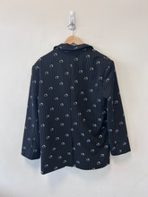 Load image into Gallery viewer, Forever 21 Outerwear Size Medium
